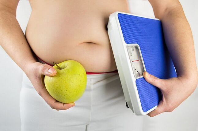 Preparing for weight loss includes weighing yourself and cutting daily calories. 