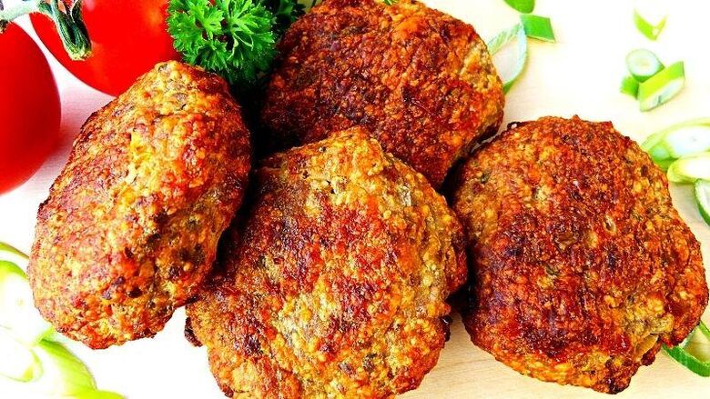 Chicken cutlets - a hearty dish option in the daily chicken menu of the 6 petals diet